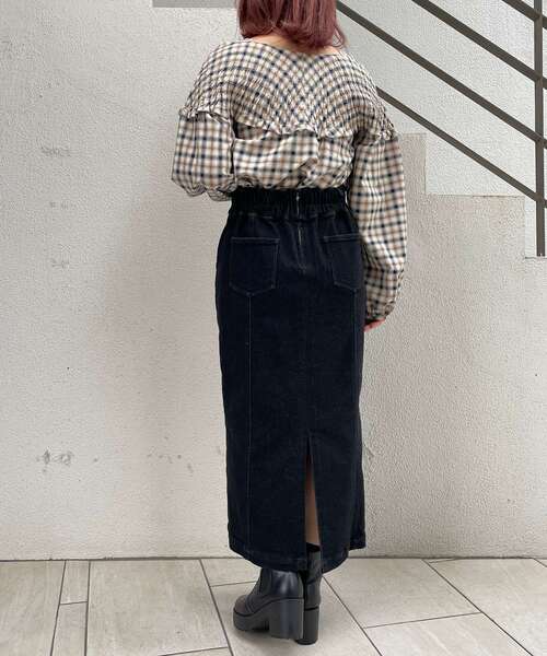 MAJESTIC LEGON（マジェスティックレゴン）の「スリムストレッチIラインスカート（デニムスカート・レディース・ブラック/ネイビー・MEDIUM/SMALL）」の5枚目の写真