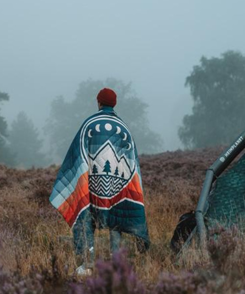 ムラサキスポーツ(ムラサキスポーツ)の「VOITED/ヴォイテッド ブランケット Classic Pillow Blanket BLPBC(アウトドアグッズ・メンズ・ネイビー/カーキ・FREE)」の2枚目の写真