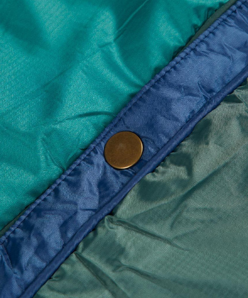 ムラサキスポーツ(ムラサキスポーツ)の「VOITED/ヴォイテッド ブランケット Classic Pillow Blanket BLPBC(アウトドアグッズ・メンズ・ネイビー/カーキ・FREE)」の6枚目の写真