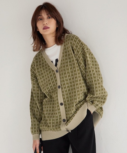 KOBE LETTUCE（コウベレタス）の「ダイヤストライプ柄ジャガードルーズニットカーディガン（カーディガン/ボレロ・レディース・ブラック/ベージュ/オリーブ・FREE）」の3枚目の写真