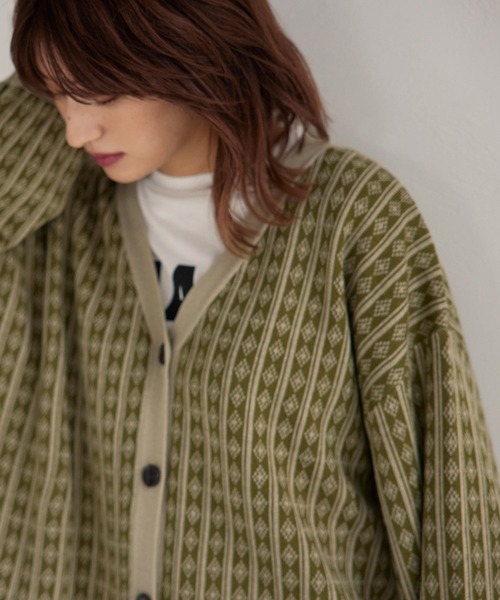 KOBE LETTUCE（コウベレタス）の「ダイヤストライプ柄ジャガードルーズニットカーディガン（カーディガン/ボレロ・レディース・ブラック/ベージュ/オリーブ・FREE）」の6枚目の写真