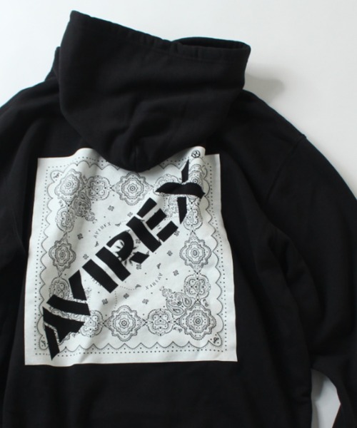 AVIREX（アヴィレックス）の「【直営店限定】バンダナ ボックス ロゴ パーカー / BANDANA PRINT BOX LOGO PARKA Ⅱ / アヴィレックス（パーカー・メンズ・ブラック系その他/ブラック/レッド系その他/レッド・XX-LARGE/X-LARGE/MEDIUM/LARGE）」の3枚目の写真