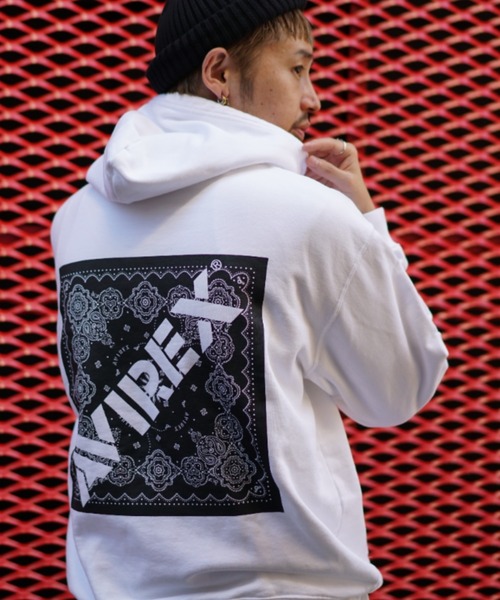AVIREX（アヴィレックス）の「【直営店限定】バンダナ ボックス ロゴ パーカー / BANDANA PRINT BOX LOGO PARKA Ⅱ / アヴィレックス（パーカー・メンズ・ブラック系その他/ブラック/レッド系その他/レッド・XX-LARGE/X-LARGE/MEDIUM/LARGE）」の9枚目の写真