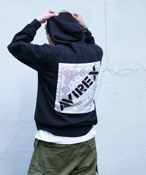 AVIREX（アヴィレックス）の「【直営店限定】バンダナ ボックス ロゴ パーカー / BANDANA PRINT BOX LOGO PARKA Ⅱ / アヴィレックス（パーカー・メンズ・ブラック系その他/ブラック/レッド系その他/レッド・XX-LARGE/X-LARGE/MEDIUM/LARGE）」の11枚目の写真