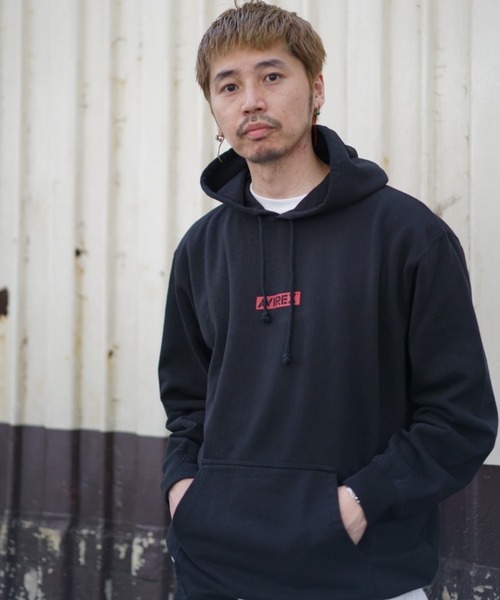 AVIREX（アヴィレックス）の「【直営店限定】バンダナ ボックス ロゴ パーカー / BANDANA PRINT BOX LOGO PARKA Ⅱ / アヴィレックス（パーカー・メンズ・ブラック系その他/ブラック/レッド系その他/レッド・XX-LARGE/X-LARGE/MEDIUM/LARGE）」の16枚目の写真