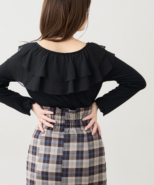 natural couture(ナチュラルクチュール)の「【WEB限定】osonoシアーフリルデザインカットプルオーバー(Tシャツ/カットソー・レディース・ブラック/ベージュ/オフホワイト/モカ・FREE)」の5枚目の写真