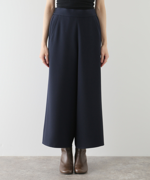 La TOTALITE(ラトータリテ)の「ジョーゼットフレアクロップドパンツ(その他パンツ・レディース・ベージュ/ネイビー・36/38)」の9枚目の写真