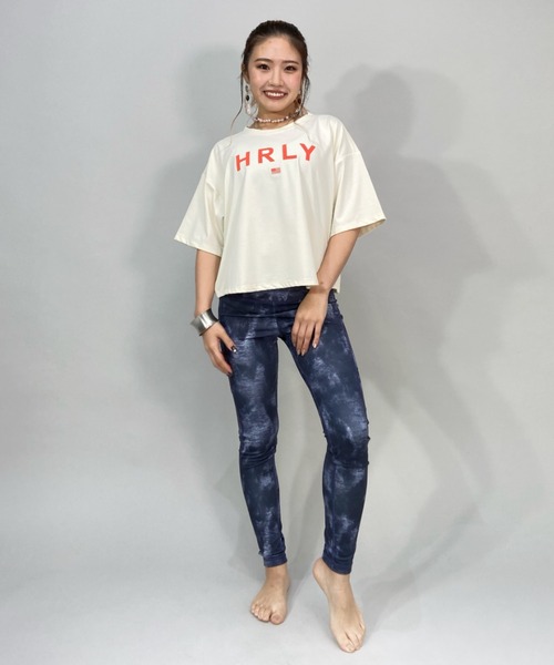 Hurley （ハーレー）の「Hurley/ハーレー 水陸両用ショート丈フロントロゴTシャツ/ラッシュガード   WSS2200010（Tシャツ/カットソー・レディース・ホワイト/ブラック/カーキ・S/M）」の14枚目の写真