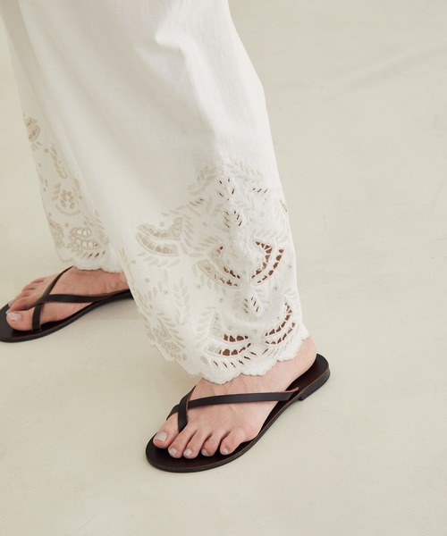 SALON adam et rope'（サロン アダム エ ロペ）の「【洗える】裾スカラップパンツ（その他パンツ・レディース・ホワイト/ブラック・FREE）」の22枚目の写真