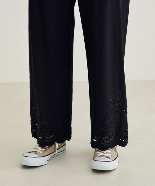 SALON adam et rope'（サロン アダム エ ロペ）の「【洗える】裾スカラップパンツ（その他パンツ・レディース・ホワイト/ブラック・FREE）」の19枚目の写真