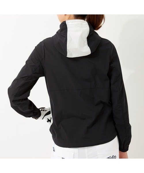 FILA GOLF(フィラゴルフ )の「FILA GOLF/フィラゴルフ ストレッチ ハイネックフード ポケッタブルジャケット/撥水加工 収納袋付き/ゴルフウェア/レディース(その他アウター・レディース・ブルー/ブラック・L/LL/M)」の6枚目の写真