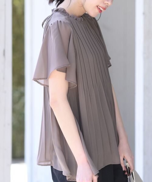 フリルネックフレアー袖プリーツブラウス