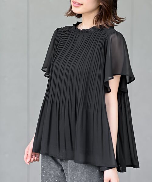 rps（アールピーエス）の「フリルネックフレアー袖プリーツブラウス（シャツ/ブラウス・レディース・ベージュ/オフホワイト/チャコールグレー/マスタード/グリーン系その他/パープル/ブラウン/グレイッシュベージュ/ネイビー/ブラック・M/フリー）」の2枚目の写真