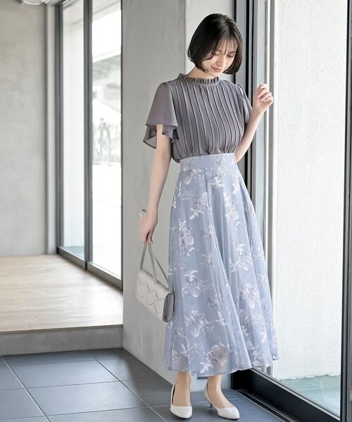 フリルネックフレアー袖プリーツブラウス