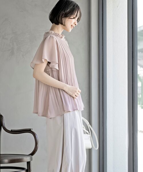 rps（アールピーエス）の「フリルネックフレアー袖プリーツブラウス（シャツ/ブラウス・レディース・ベージュ/オフホワイト/チャコールグレー/マスタード/グリーン系その他/パープル/ブラウン/グレイッシュベージュ/ネイビー/ブラック・M/フリー）」の17枚目の写真