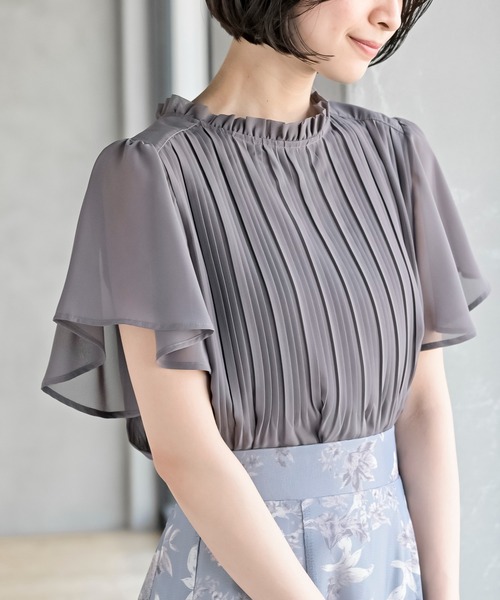 フリルネックフレアー袖プリーツブラウス