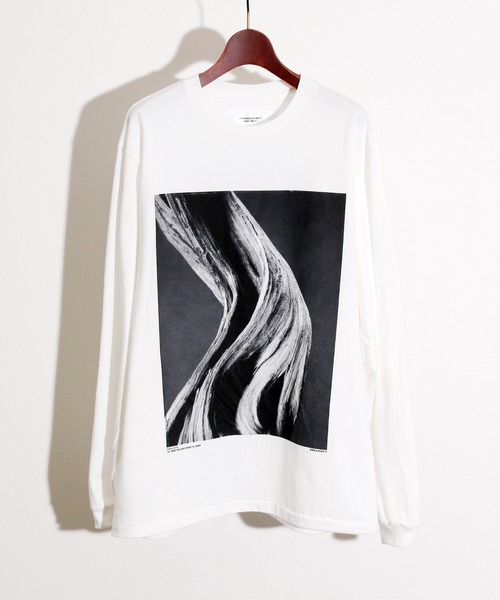 JANESMITH(ジェーンスミス)の「JANESMITH ジェーンスミス / SEED POD AND DRIDE FLOWER LONG SLEEVE T-SHIRT グラフィックプリントビッグシルエットロンT / 22WCT-#453S-SL(Tシャツ/カットソー・レディース・ホワイト/ブラック・SMALL/MEDIUM/LARGE/X-LARGE)」の2枚目の写真