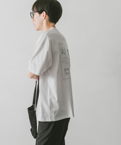 URBAN RESEARCH DOORS（アーバンリサーチドアーズ）の「キャンププリントTシャツ（Tシャツ/カットソー・メンズ・ダークグレー/ホワイト系その他/ブルー系その他・MEDIUM/LARGE）」の5枚目の写真