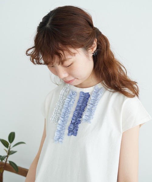 chambre de charme（シャンブルドゥシャーム）の「cdc UPサイクルフリルたたきつけ ノースリプルオーバー（Tシャツ/カットソー・レディース・ホワイト/サックスブルー/ネイビー・FREE）」の2枚目の写真