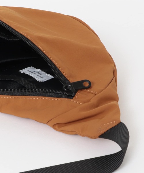 URBAN RESEARCH DOORS(アーバンリサーチドアーズ)の「ウォッシャブルボディーバッグ(ボディバッグ/ウエストポーチ・レディース・ブラック/オレンジ系その他・ONE)」の6枚目の写真