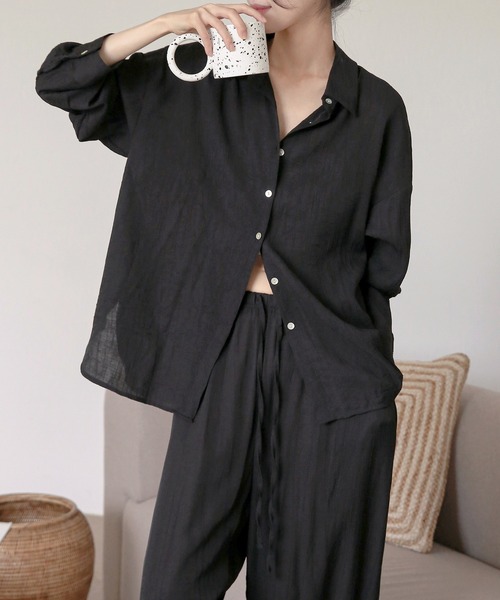 UNE MANSION(ユヌマンション)の「リンクルプリーツシャツ&パンツセット(サロペット/オーバーオール・レディース・ブラック/ベージュ/ネイビー・FREE)」の2枚目の写真