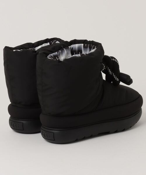 UGG ®のアイコニックな定番ブーツをパフアッパーで大胆に