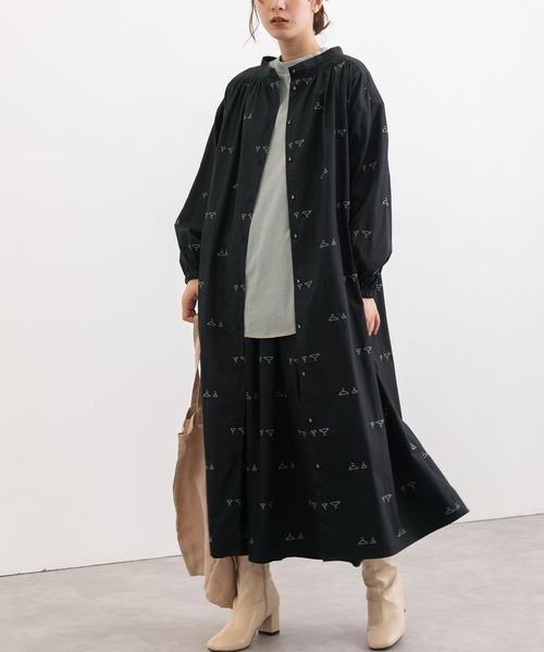 POU DOU DOU（プードゥドゥ）の「hanger刺繍ローンボトルネック2wayワンピース（ワンピース・レディース・ブラック/グリーン/グレー系その他・3）」の2枚目の写真