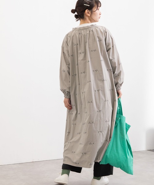 POU DOU DOU（プードゥドゥ）の「hanger刺繍ローンボトルネック2wayワンピース（ワンピース・レディース・ブラック/グリーン/グレー系その他・3）」の6枚目の写真