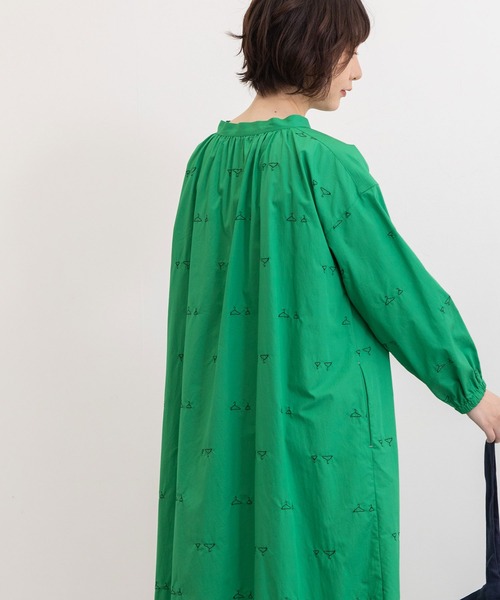 POU DOU DOU（プードゥドゥ）の「hanger刺繍ローンボトルネック2wayワンピース（ワンピース・レディース・ブラック/グリーン/グレー系その他・3）」の19枚目の写真