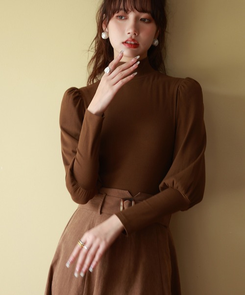 SAISON DE PAPILLON(セゾンドパピヨン)の「バルーンスリーブプチハイネックカットソー(Tシャツ/カットソー・レディース・ベージュ/ブラウン/チャコール/ブルーグレー/ブラック/ダークグリーン/モカ・S/M/L)」の4枚目の写真