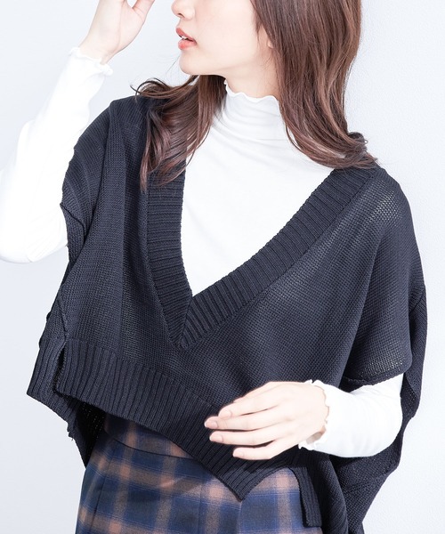 CHAN ME（チャンミ）の「Vネッククロップドニットベスト（ベスト・レディース・アイボリー/ブラック・FREE）」の2枚目の写真