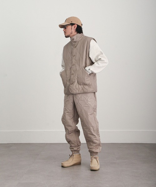 UNCORD(アンコード)の「【UNCORD】QUILTING VEST/キルティングベスト(ダウンベスト・メンズ・グレイッシュベージュ/カーキ/ブラック・X-LARGE/LARGE/MEDIUM)」の17枚目の写真