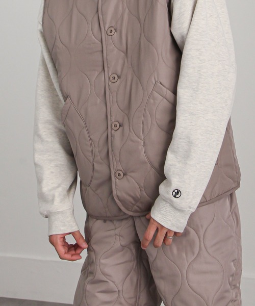 UNCORD(アンコード)の「【UNCORD】QUILTING VEST/キルティングベスト(ダウンベスト・メンズ・グレイッシュベージュ/カーキ/ブラック・X-LARGE/LARGE/MEDIUM)」の14枚目の写真
