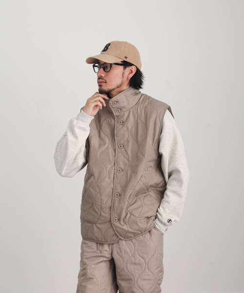 UNCORD(アンコード)の「【UNCORD】QUILTING VEST/キルティングベスト(ダウンベスト・メンズ・グレイッシュベージュ/カーキ/ブラック・X-LARGE/LARGE/MEDIUM)」の16枚目の写真
