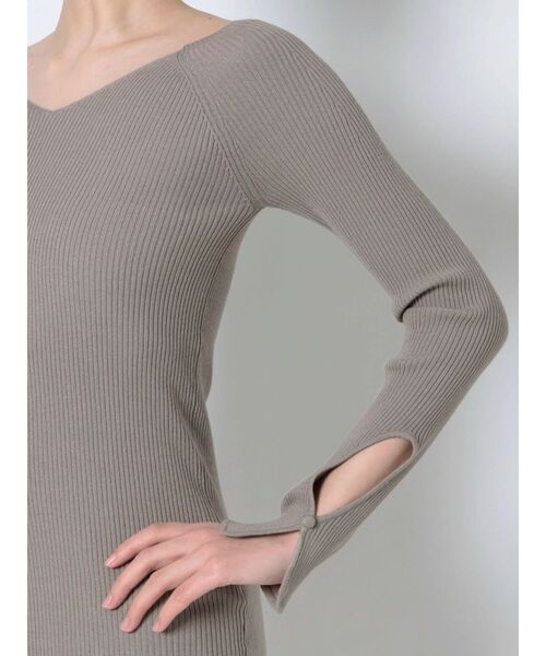 LAGUNAMOON（ラグナムーン）の「スリーブカットアウトリブニットプルオーバー（ニット/セーター・レディース・アイボリー/ブラック/モカ・FREE）」の12枚目の写真