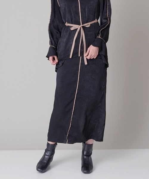 A de a.v.v（アードアー・ヴェ・ヴェ）の「［SET UP対応］バイカラーパイピングサテンスカート（スカート・レディース・ベージュ/ブラック・38/36）」の2枚目の写真