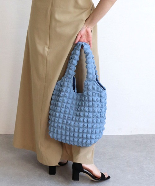 T・S・L(ティーエスエル)の「エンボス加工トートバッグ(トートバッグ・レディース・イエロー/ブラック/サックスブルー/アイボリー・FREE)」の1枚目の写真