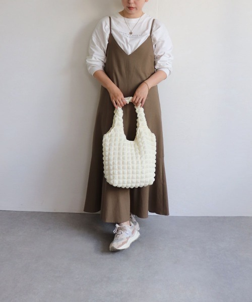 T・S・L(ティーエスエル)の「エンボス加工トートバッグ(トートバッグ・レディース・イエロー/ブラック/サックスブルー/アイボリー・FREE)」の5枚目の写真