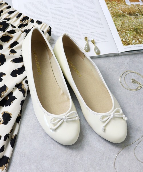 LibertyDoll(リバティードール)の「ラウンドトゥフラットバレエシューズ(バレエシューズ・レディース・ブラック系その他/グレー/パイソン/グリーン/モスグリーン/アイボリー/ホワイト/レオパード/グレイッシュベージュ/ゴールド/ベージュ系その他/シルバー/ブラック/レッド系その他/ベージュ/グレー系その他/レッド/ブラック系その他2/ネイビー/チェック/ベージュ系その他2/ブラック系その他3/サックスブルー/ブラック系その他4/シルバー系その他/ゴールド系その他/ホワイト×ブラック/ブラック×ホワイト・S/3L/M/LL/L/SS)」の14枚目の写真