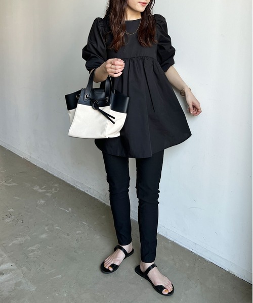 Shelly island（シェリーアイランド）の「ボリュームギャザーフレアブラウス（シャツ/ブラウス・レディース・ホワイト/ブラック・M）」の5枚目の写真