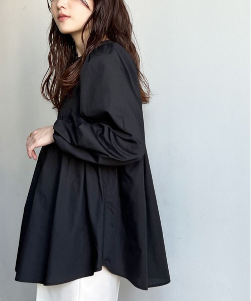 Shelly island（シェリーアイランド）の「ボリュームギャザーフレアブラウス（シャツ/ブラウス・レディース・ホワイト/ブラック・M）」の6枚目の写真