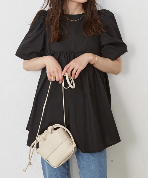 最終値下げour たっぷりギャザーのフレアブラウス ホワイト たっぷり