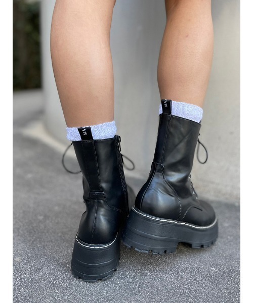 ENVYM（アンビー）の「ＥＮＶＹＭロゴテープショートブーツ（ブーツ・レディース・ブラック・22.5/24.5/23.5）」の2枚目の写真