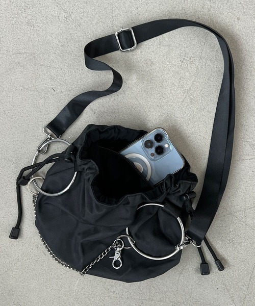 chuclla（チュクラ）の「サークルハンドル ギャザー巾着miniバッグ cha23s004（ショルダーバッグ・レディース・ブラック・FREE）」の3枚目の写真