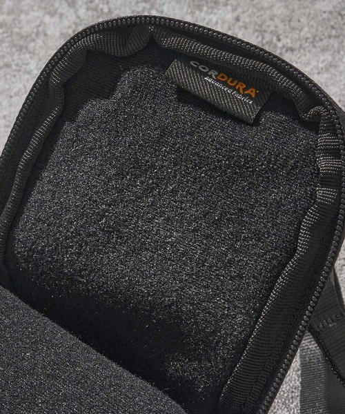 WILD THINGS（ワイルドシングス）の「【WILD THINGS/ワイルドシングス】 コーデュラ ストラップ ポーチ（ショルダーバッグ・メンズ・ブラック・FREE）」の13枚目の写真