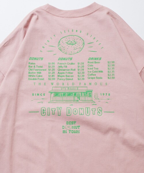 FREAK'S STORE(フリークスストア)の「【限定展開】GROCERY & DELICATESSEN/グロサリー&デリカテッセン 別注 ビッグシルエット CITY DONUTS バックプリントTシャツ(Tシャツ/カットソー・メンズ・ホワイト/アッシュグレー/ブラック/ライトピンク・SMALL/MEDIUM/LARGE)」の4枚目の写真