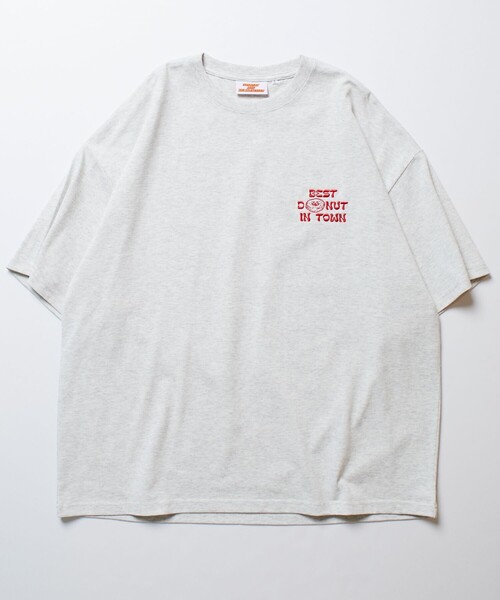 FREAK'S STORE(フリークスストア)の「【限定展開】GROCERY & DELICATESSEN/グロサリー&デリカテッセン 別注 ビッグシルエット CITY DONUTS バックプリントTシャツ(Tシャツ/カットソー・メンズ・ホワイト/アッシュグレー/ブラック/ライトピンク・SMALL/MEDIUM/LARGE)」の11枚目の写真