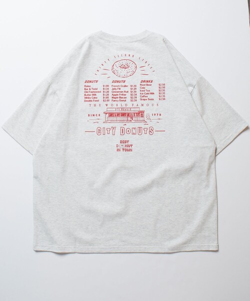 FREAK'S STORE(フリークスストア)の「【限定展開】GROCERY & DELICATESSEN/グロサリー&デリカテッセン 別注 ビッグシルエット CITY DONUTS バックプリントTシャツ(Tシャツ/カットソー・メンズ・ホワイト/アッシュグレー/ブラック/ライトピンク・SMALL/MEDIUM/LARGE)」の7枚目の写真