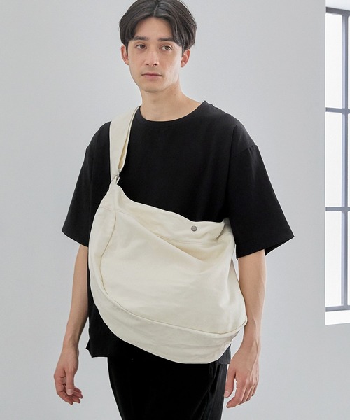 LAKOLE（ラコレ）の「キャンバスショルダーバック / 199639（ショルダーバッグ・メンズ・ブラック/ナチュラル/チャコールグレー/グリーン・FREE）」の5枚目の写真