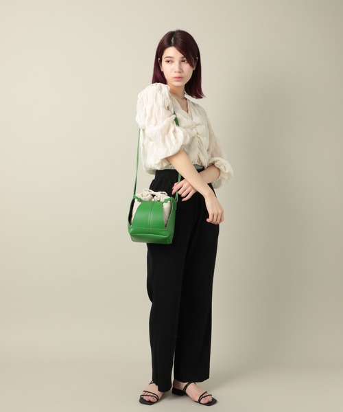 T・S・L（ティーエスエル）の「【T・S・L】PUレザー ドローストリング ショルダーバッグ　1231-506-1（ショルダーバッグ・レディース・グリーン/ブラック/グレイッシュベージュ・FREE）」の15枚目の写真